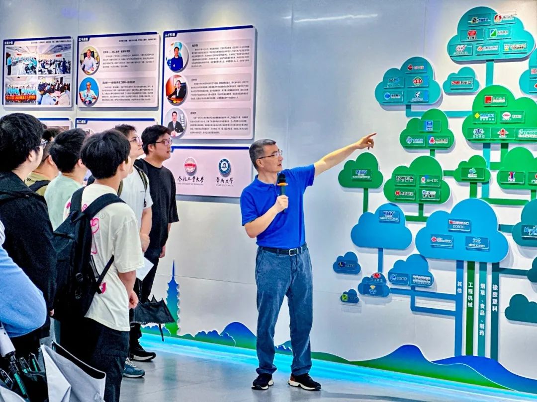 安徽大学机械系学子走进合肥PA旗舰厅官网,共探智造未来 安徽大学机械系学子走进合肥PA旗舰厅官网,共探智造未来